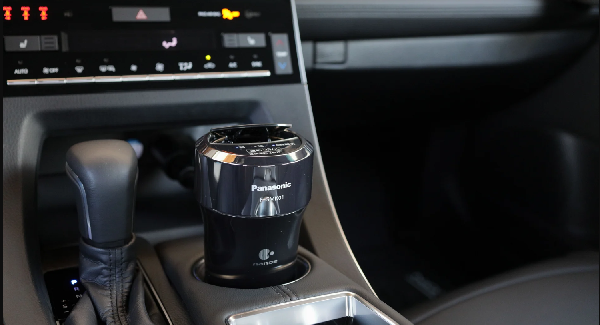 Thiết kế nhỏ gọn, tiện lợi của máy lọc khí, khử mùi, khử khuẩn oto Panasonic F-GMK01