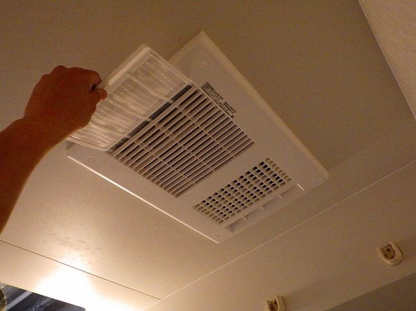 Hình ảnh thực tế rút màng lọc bụi quạt thông gió, sưởi ấm, làm mát phòng tắm MAX BS-161H