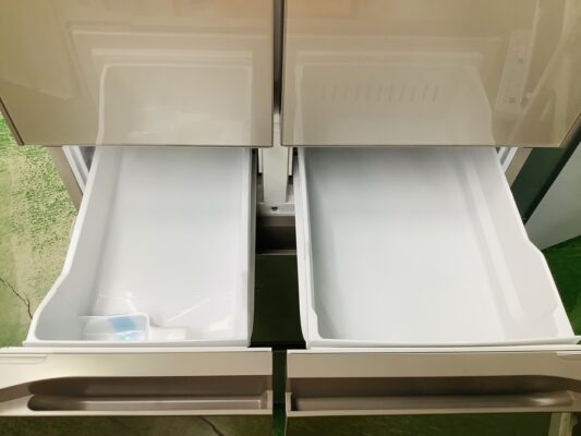 Hình ảnh thực tế ngăn đá rơi tủ lạnh Hitachi R-HW52N-XN