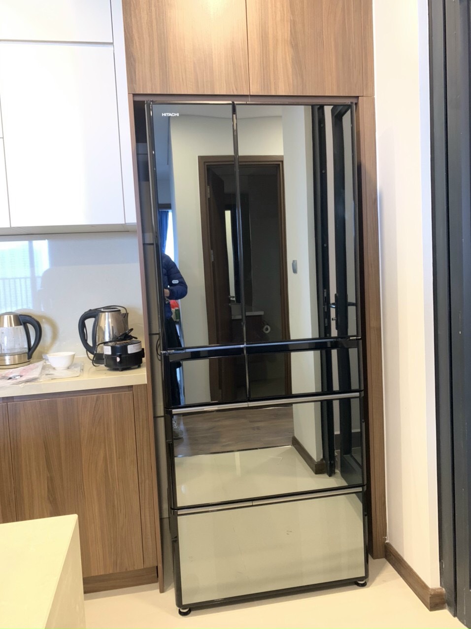 Hình ảnh thực tế tủ lạnh Hitachi R-HX52N-X màu đen gương
