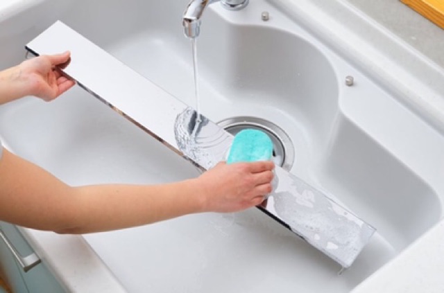 Vệ sinh bếp dễ dàng hơn với nắp chắn dầu