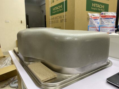 Phía dưới đáy chậu Toyoura N750BIA-EB bọc thêm lớp bảo ôn giảm tiếng ồn ở mức tối thiểu