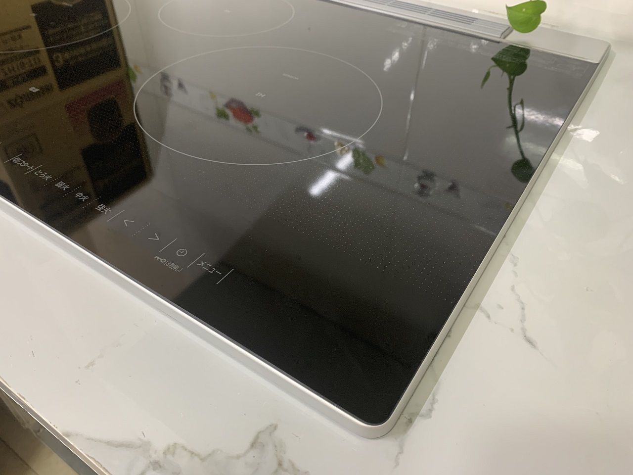 Thiết kế không viền bo hiện đại, sang trọng