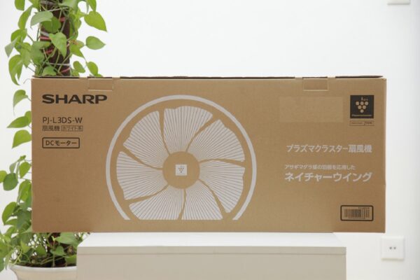 Hình ảnh thực hộp quạt Sharp PJ-L3DS