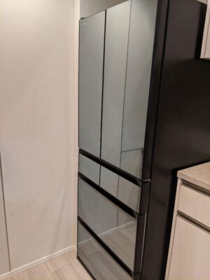 Tủ lạnh Hiatchi R-KX57N mặt đen gương 2