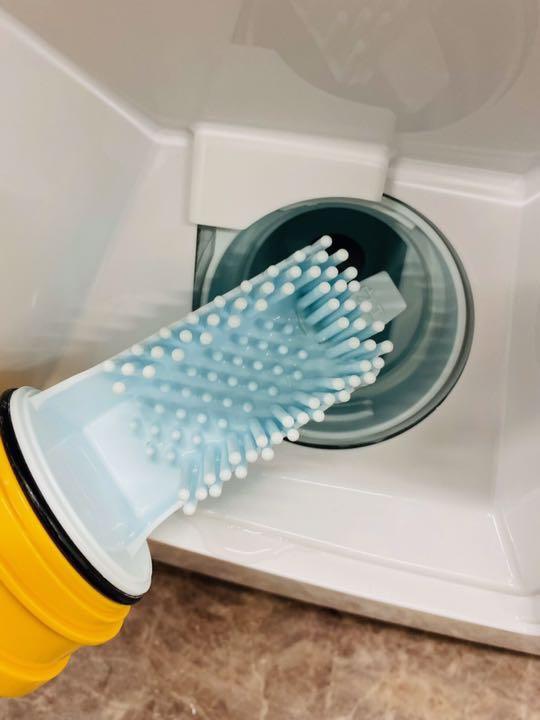 Cổng rác dưới máy giặt Hitachi BD-SG100FL