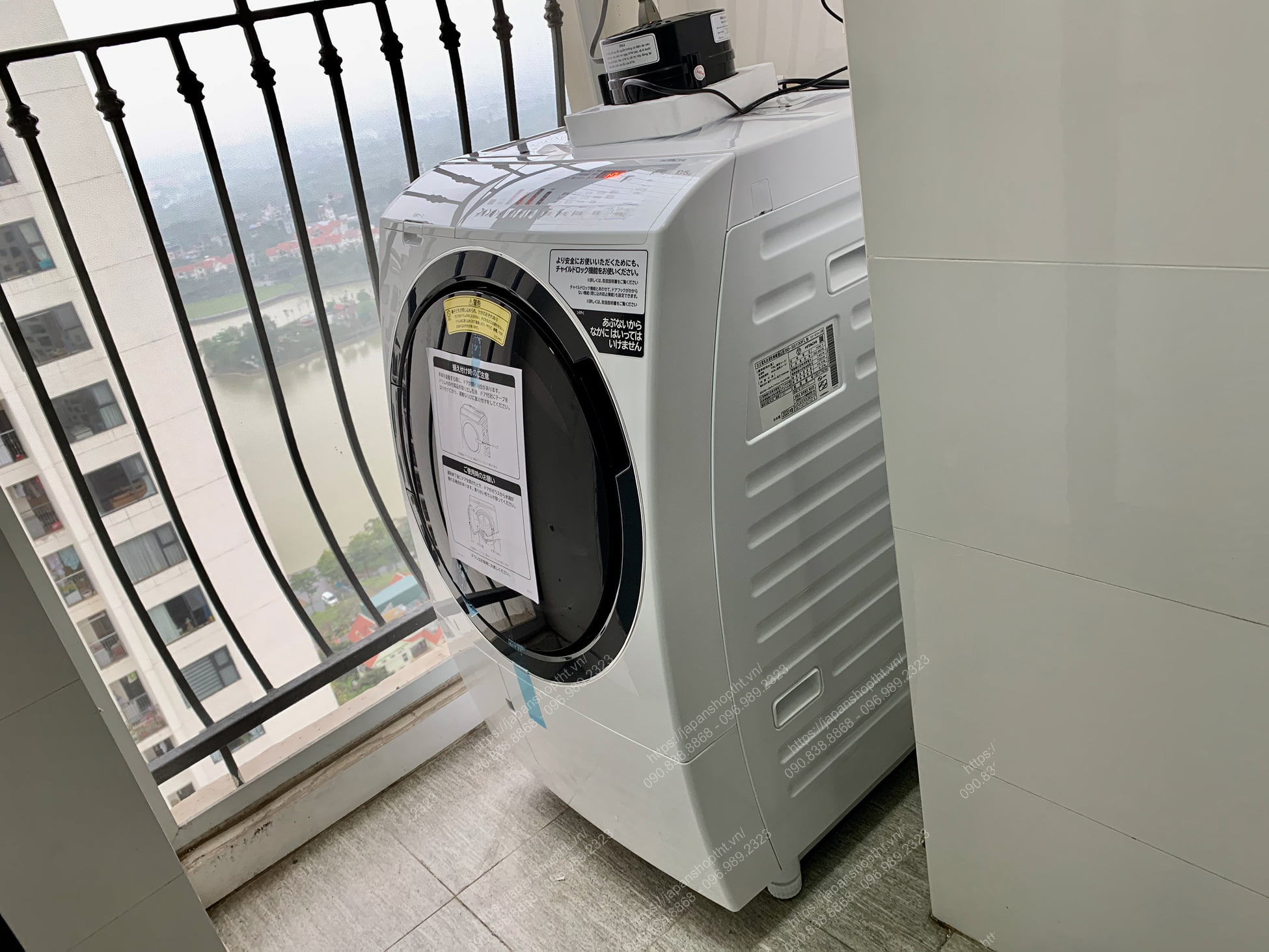 Hình ảnh thực tế 1 máy giặt Hitachi BD-SG100FL tại nhà khách