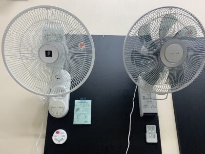 Quạt treo tường Sharp PJ-N3AK và Toshiba TF-30RK25