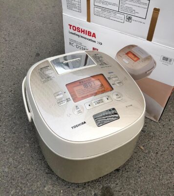 Nồi cơm Toshiba RC-DS18K (bản 1.8 lít) màu vàng cát
