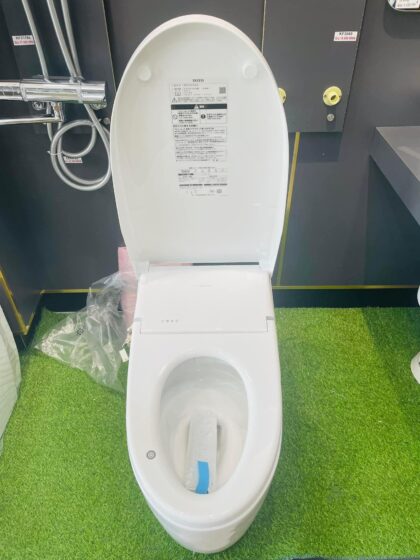 Hình ảnh thực tế số 2 bồn cầu thông minh TOTO CES9720